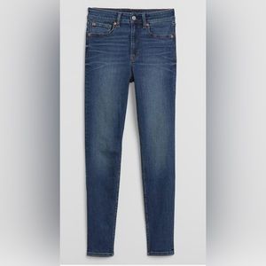 Gap Universal High Rise Legging Jean, size 26R, medium wash. Never worn!